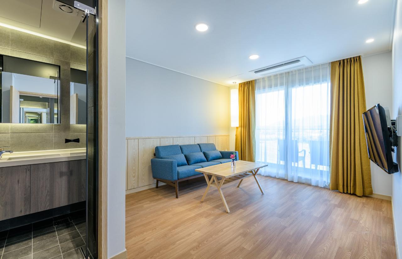 Thira Hotel Seogwipo Eksteriør billede