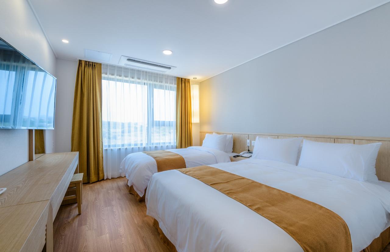 Thira Hotel Seogwipo Eksteriør billede