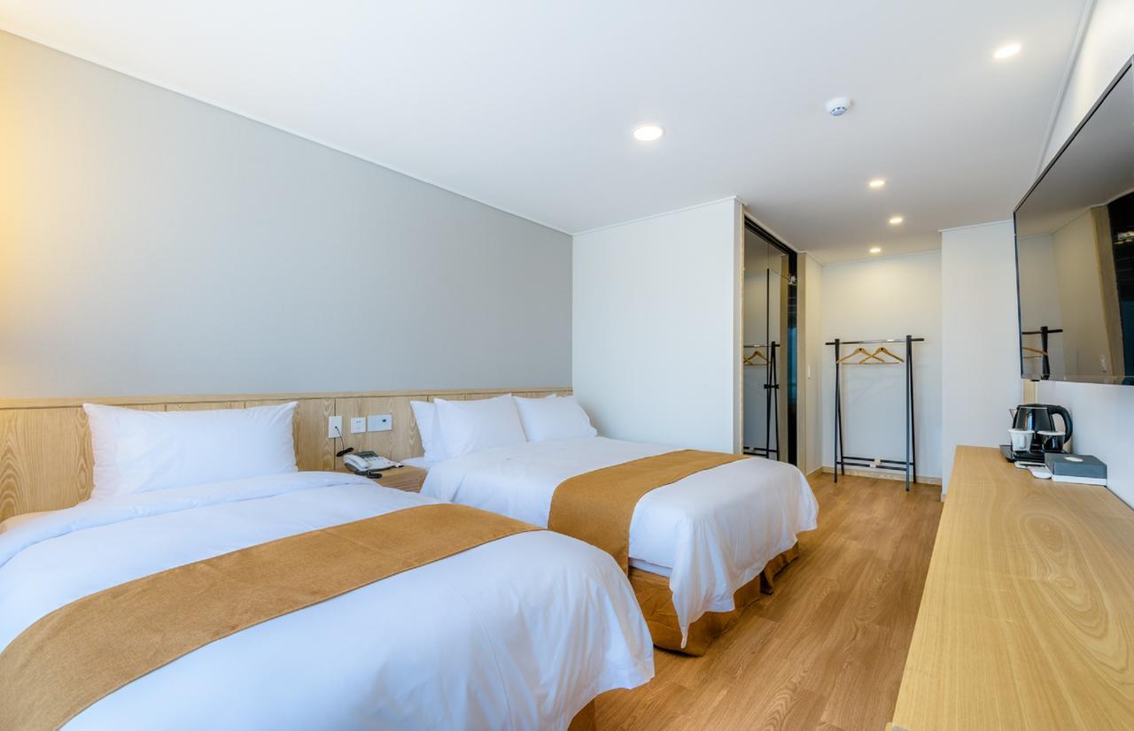 Thira Hotel Seogwipo Eksteriør billede