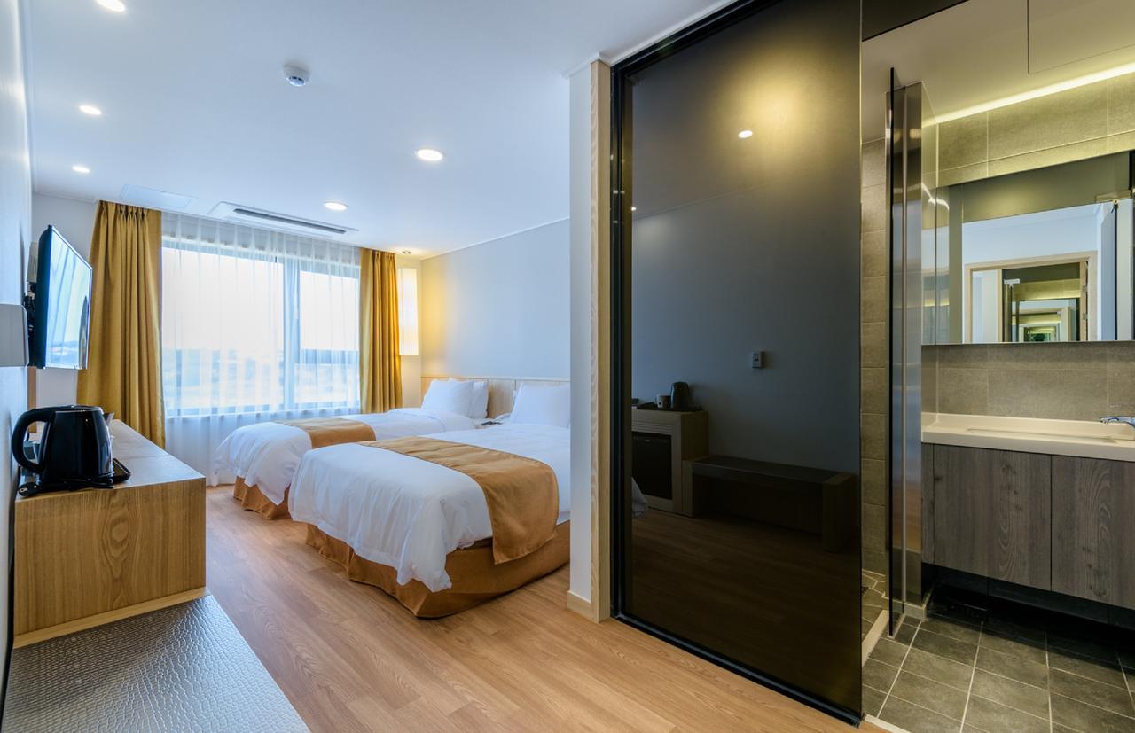 Thira Hotel Seogwipo Eksteriør billede