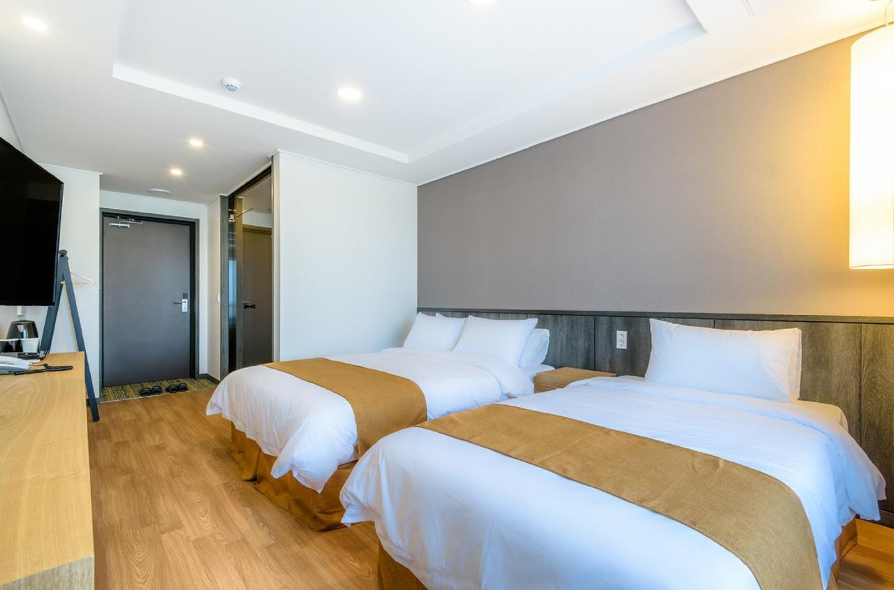Thira Hotel Seogwipo Eksteriør billede