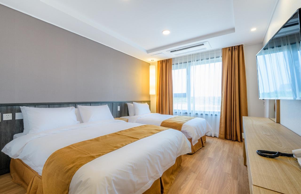 Thira Hotel Seogwipo Eksteriør billede