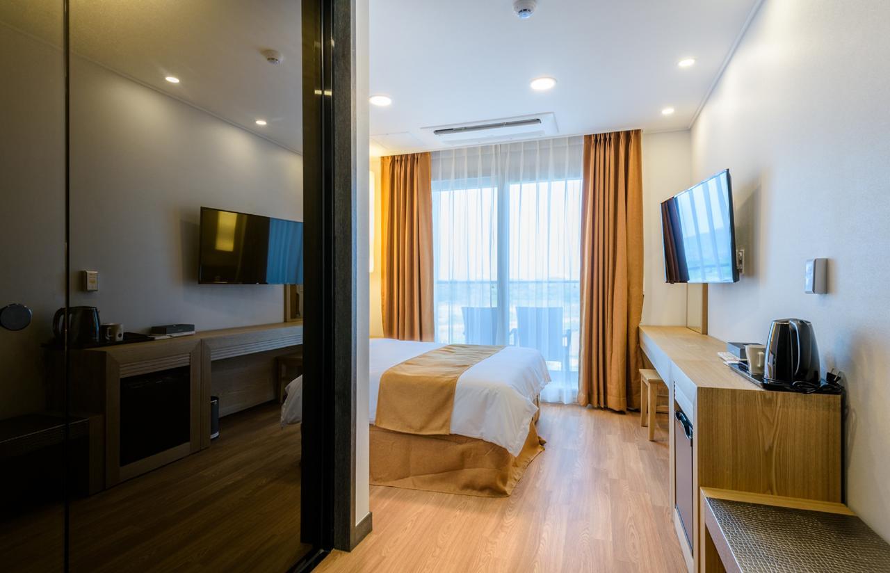 Thira Hotel Seogwipo Eksteriør billede