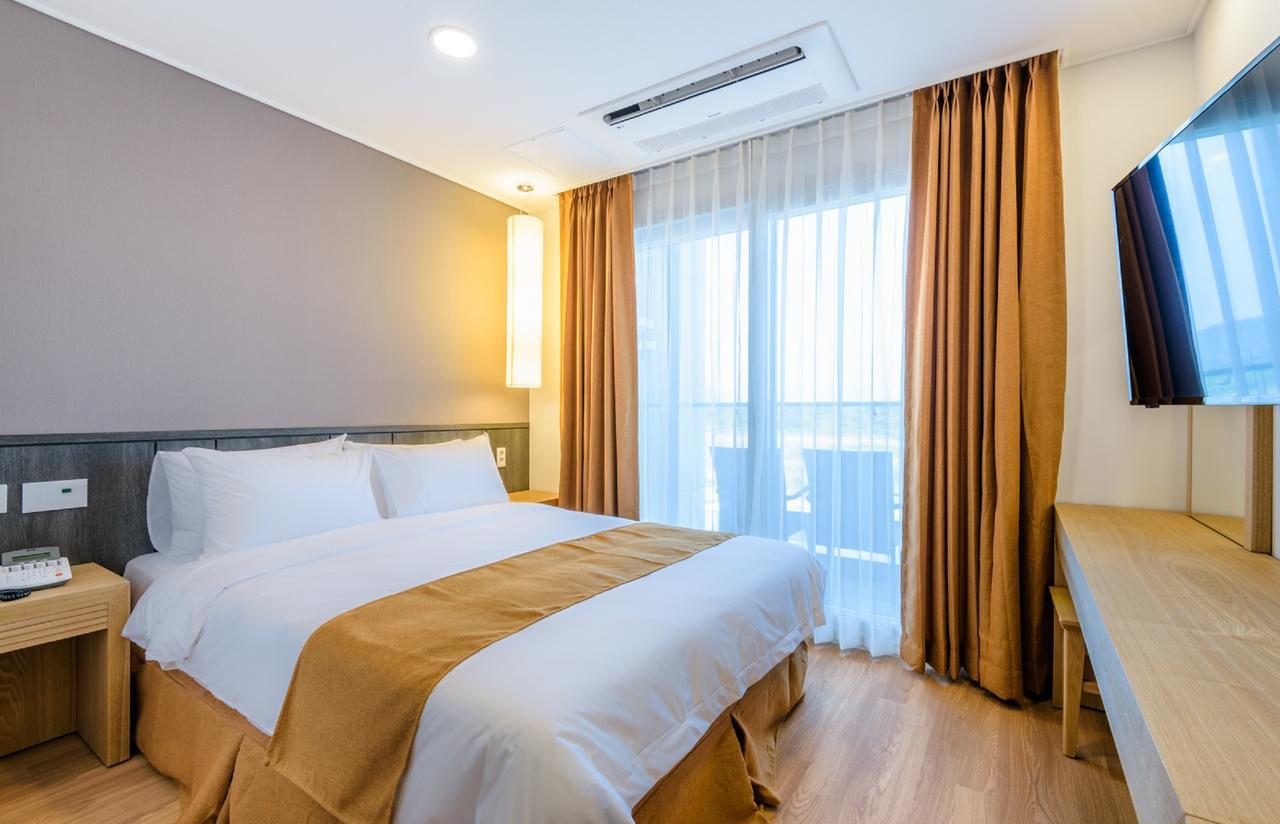 Thira Hotel Seogwipo Eksteriør billede