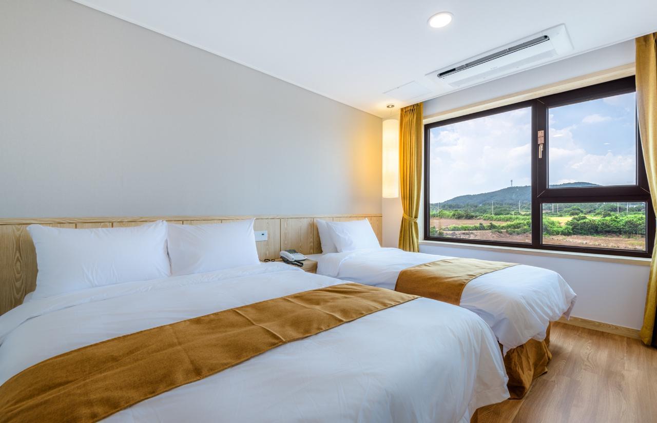 Thira Hotel Seogwipo Eksteriør billede