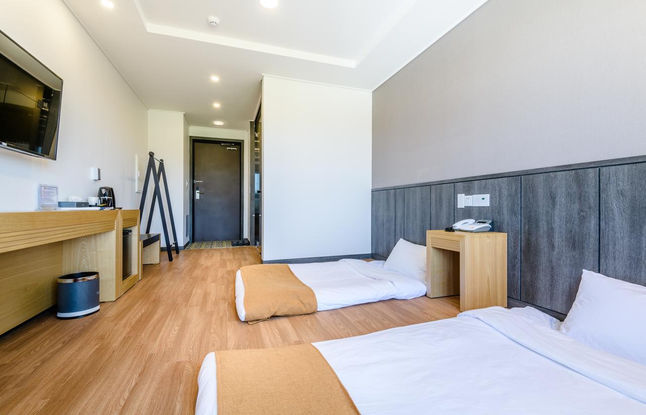 Thira Hotel Seogwipo Eksteriør billede