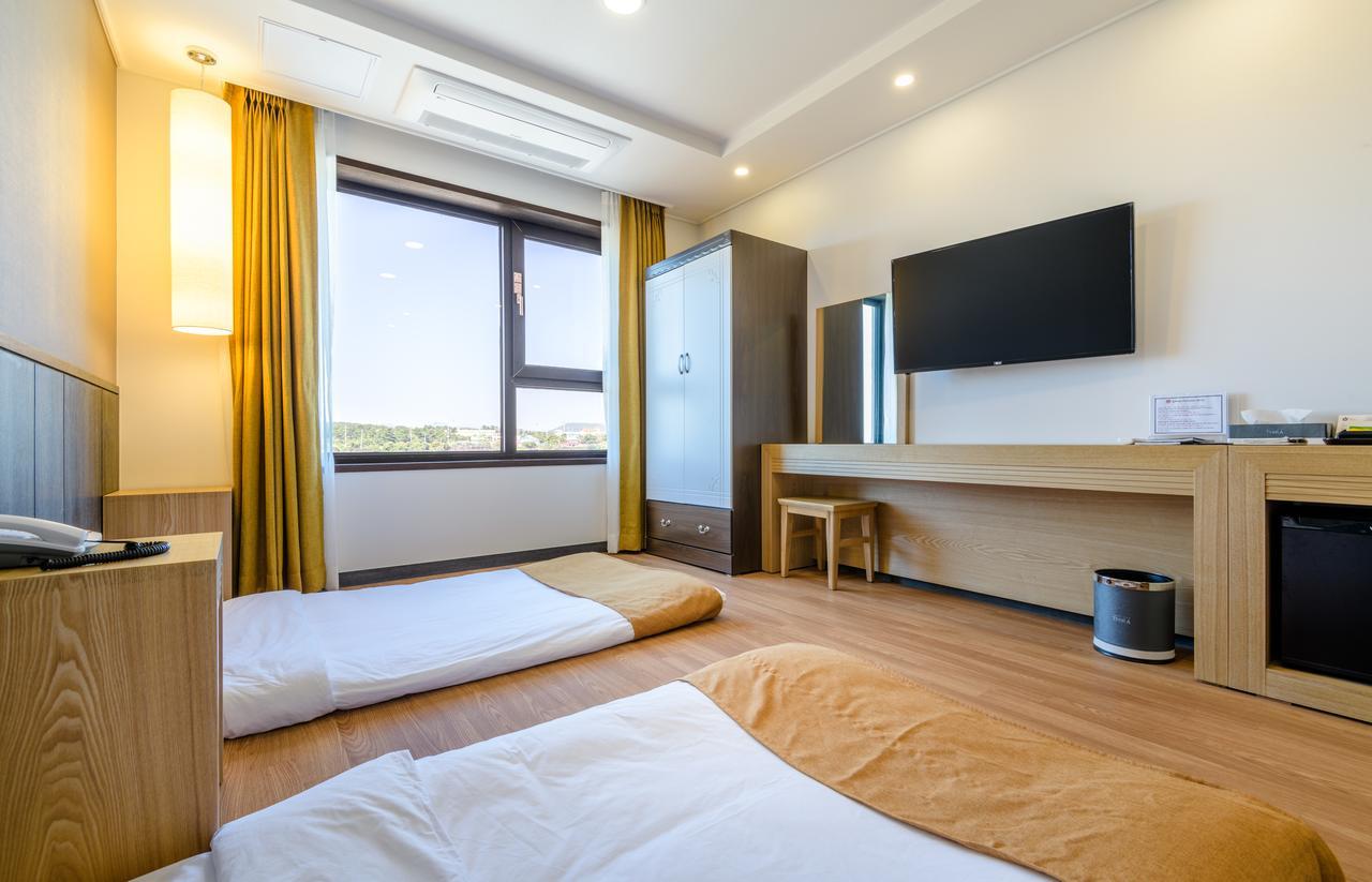 Thira Hotel Seogwipo Eksteriør billede